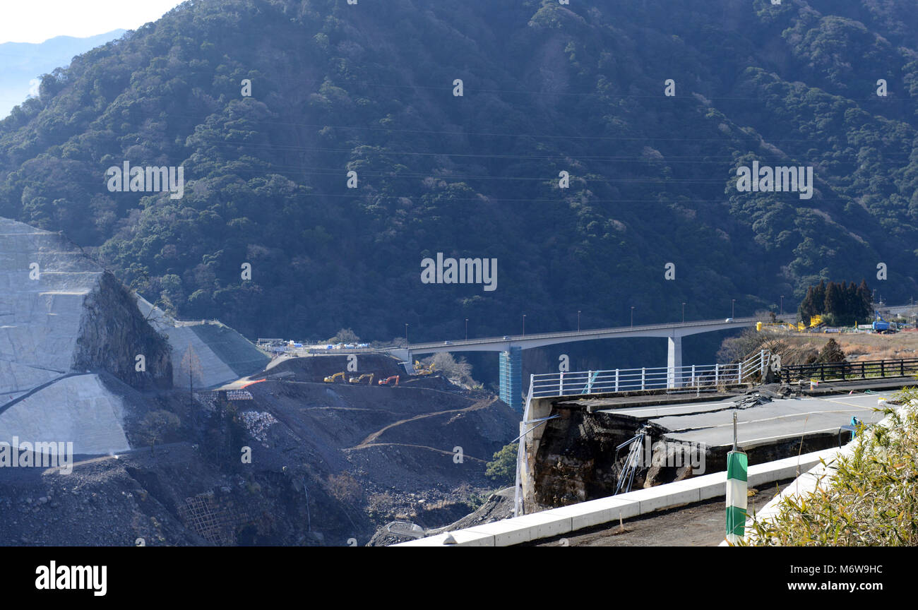 L'autoroute 57 détruits à Kyushu, au Japon. Banque D'Images