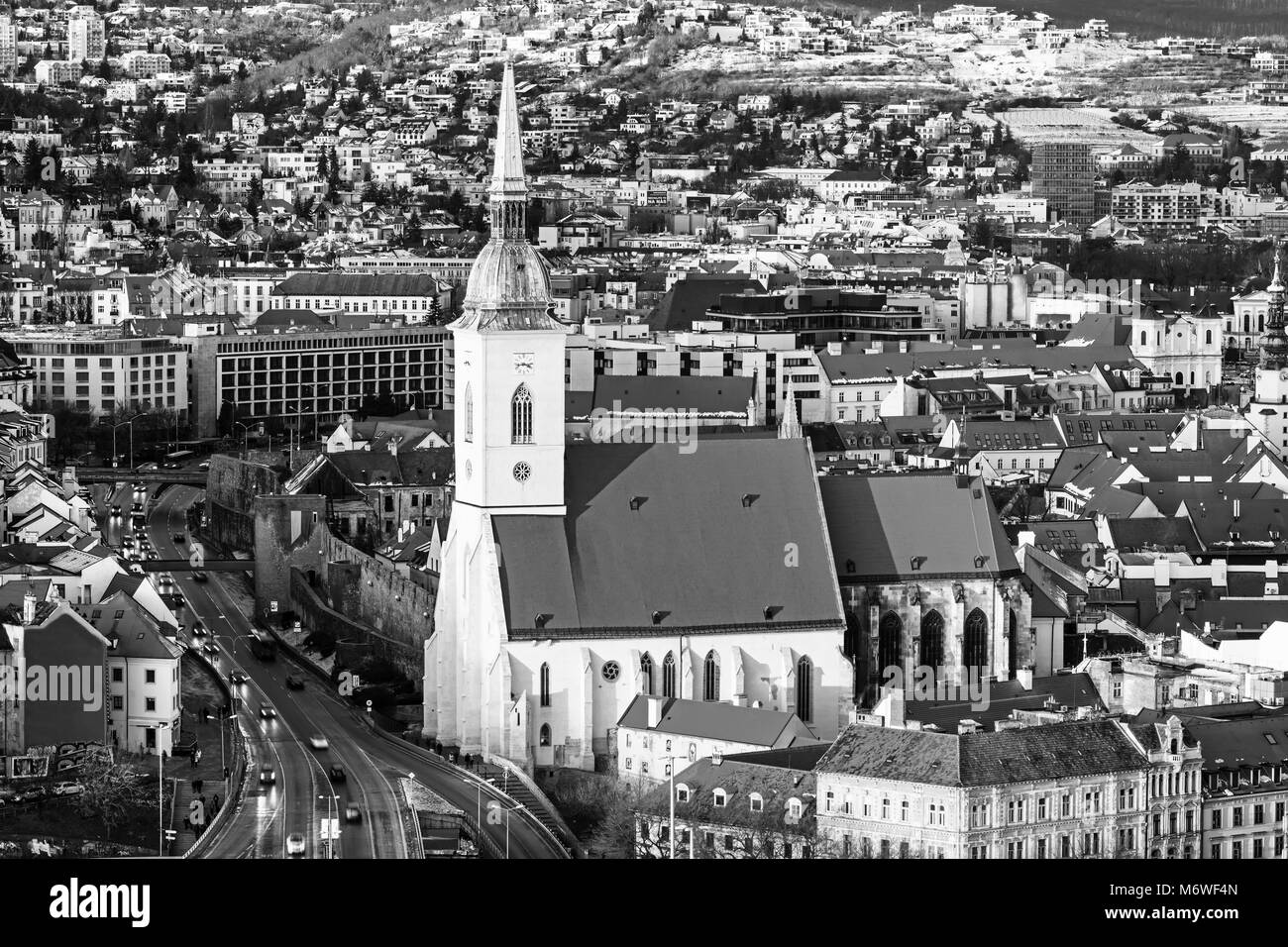 Vue sur la vieille ville de Bratislava et de la cathédrale Saint Martin de Bratislava, Slovaquie ville Banque D'Images