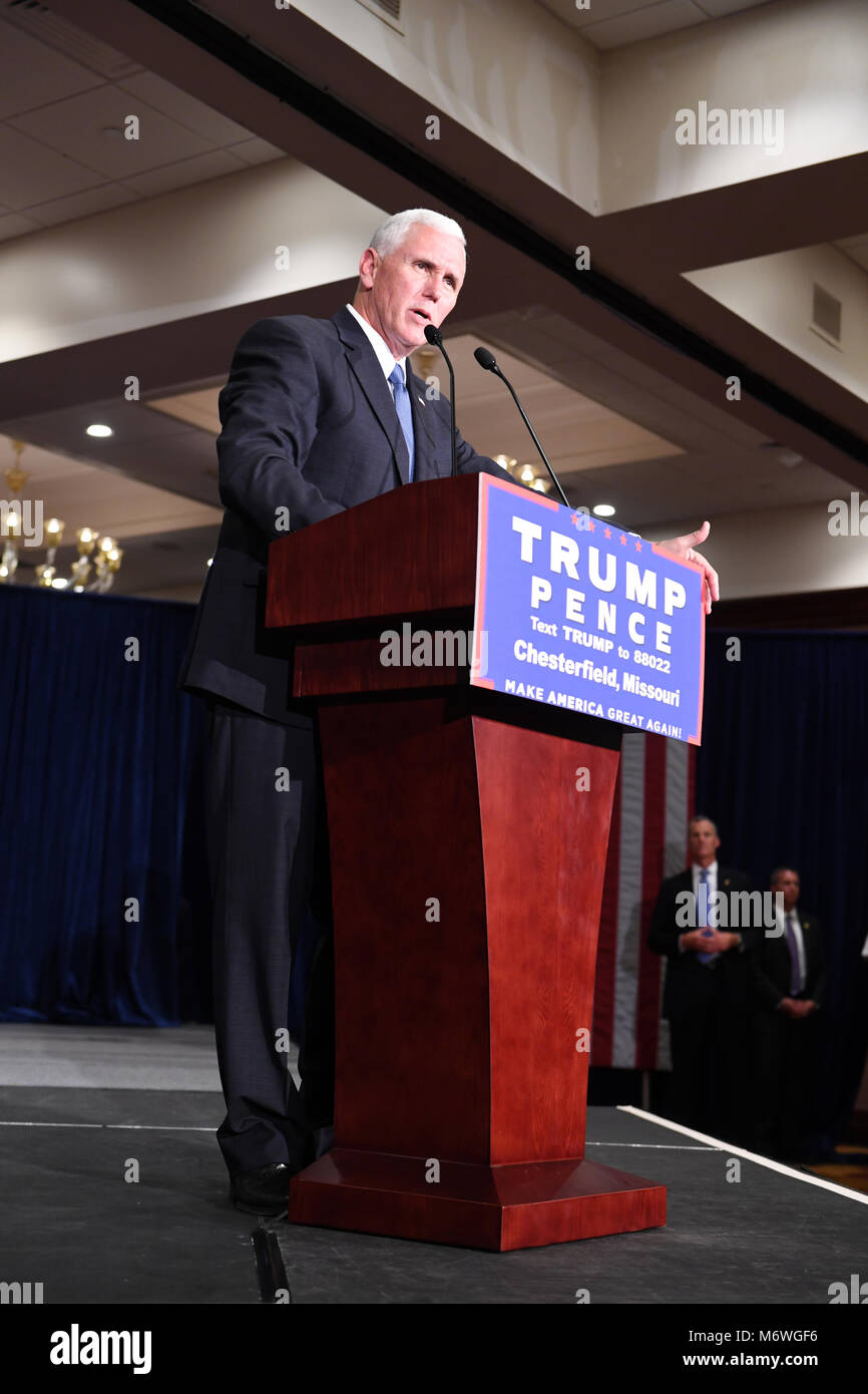 Chesterfield, MO, USA - 06 septembre 2016 : candidate à la vice-présidence républicaine, Gouverneur de l'Indiana Mike Pence parle aux partisans lors d'un rassemblement à Che Banque D'Images