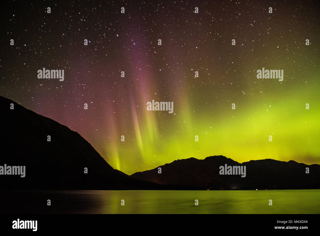 Northern Lights sur le lac Kenai Photo Stock Alamy