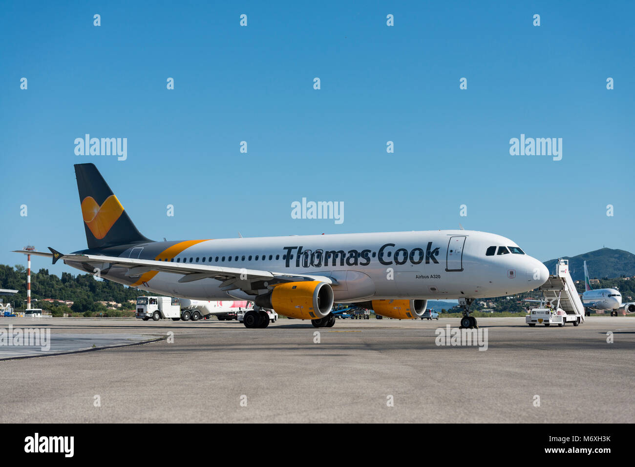 Thomas Cook un Airbus A320 à l'aéroport de Corfou Banque D'Images