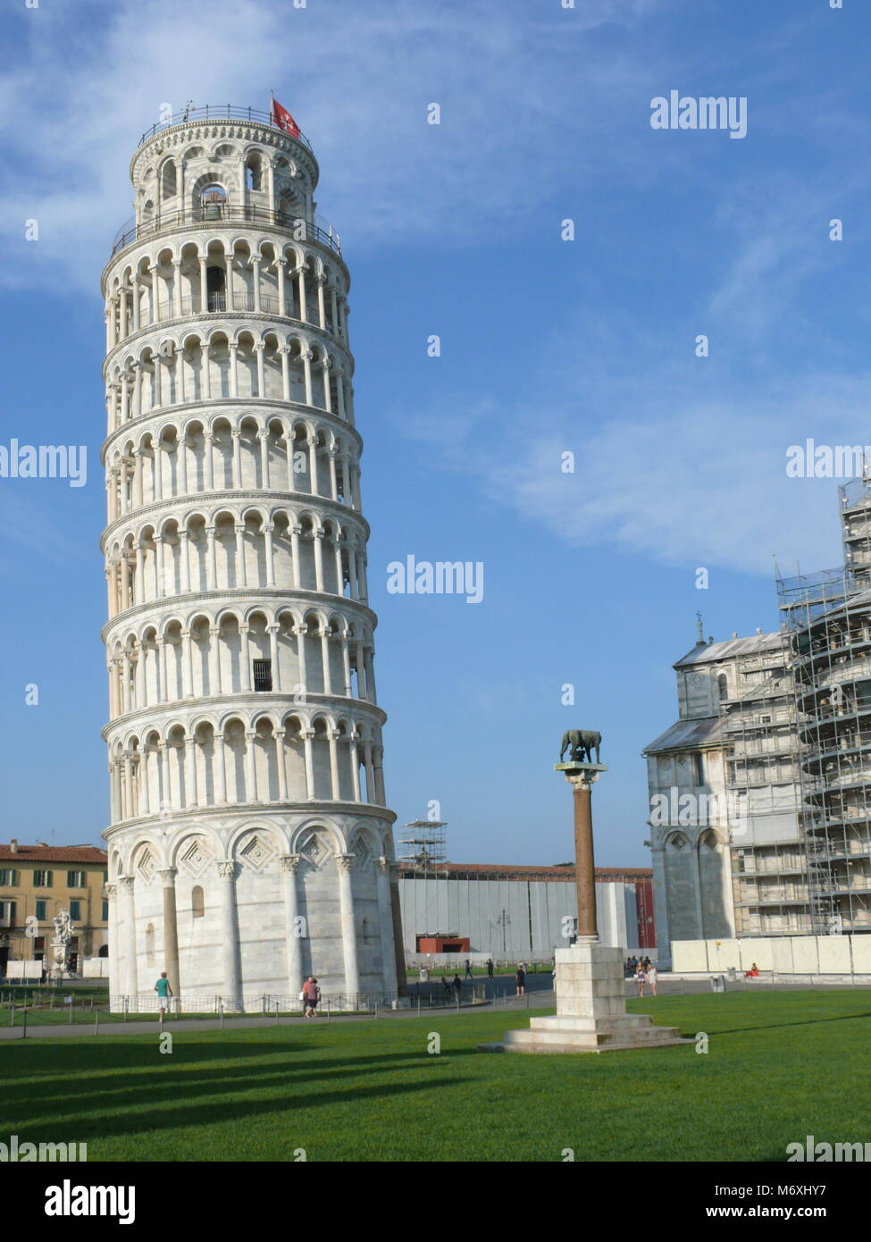 Pise, Italie, le 2 août 2014 : la tour penchée de la Place des Miracles Banque D'Images