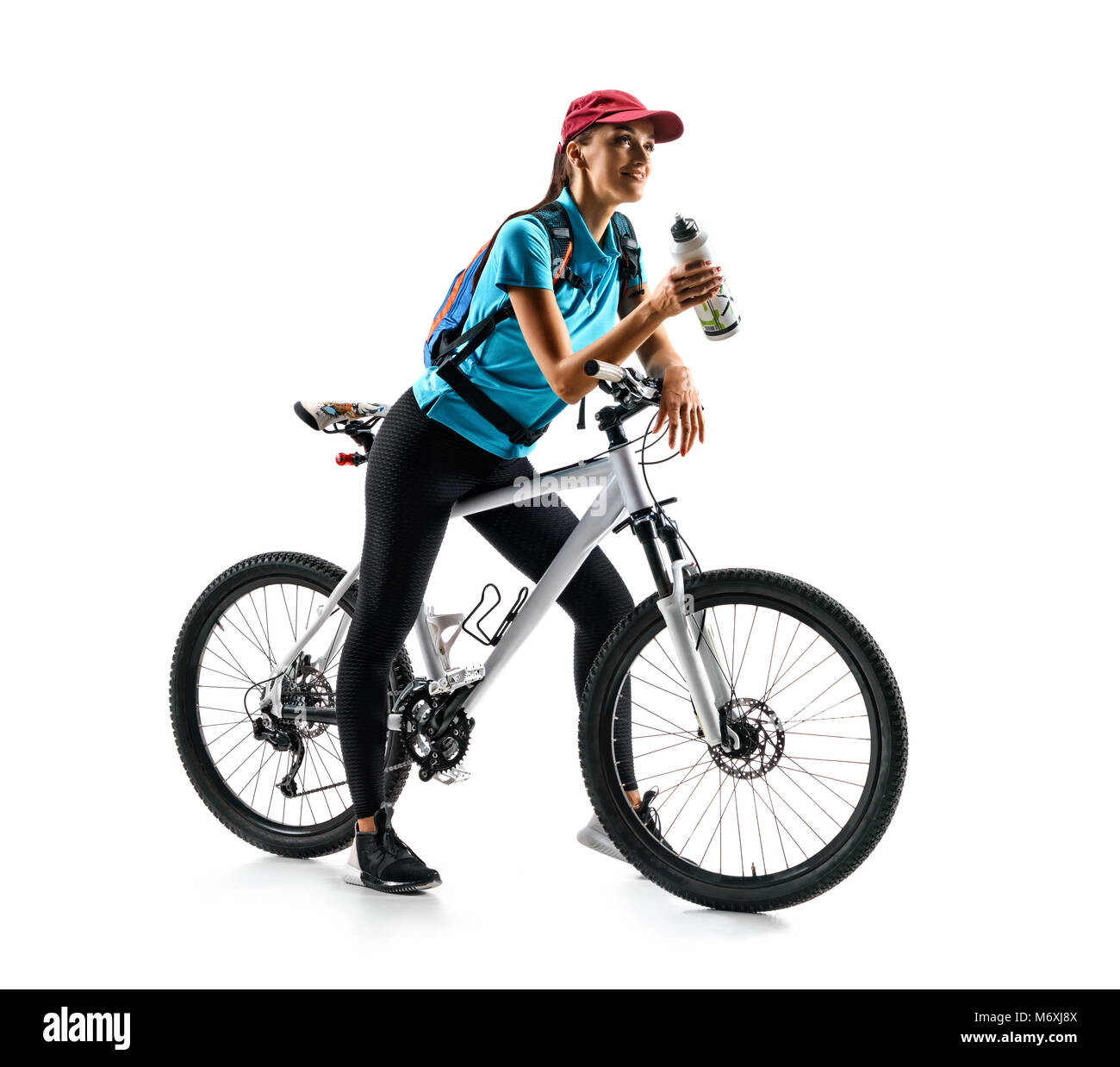 Cycliste de tee-shirt bleu avec de l'eau potable un vélo en silhouette sur fond blanc. Sport et mode de vie sain Banque D'Images
