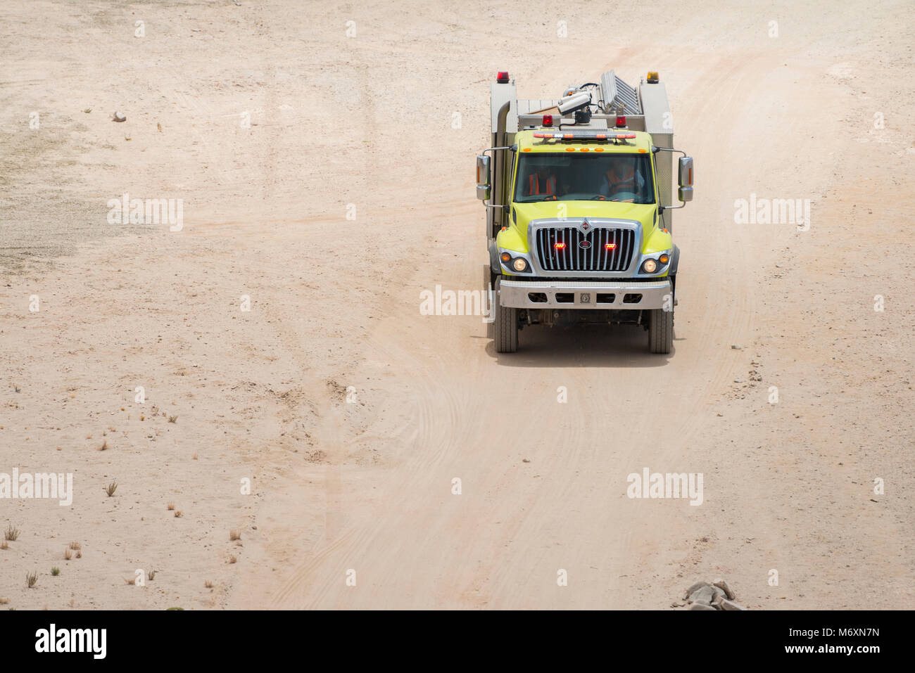 Camions de lutte contre l'incendie à l'aéroport d'Uyuni Banque D'Images