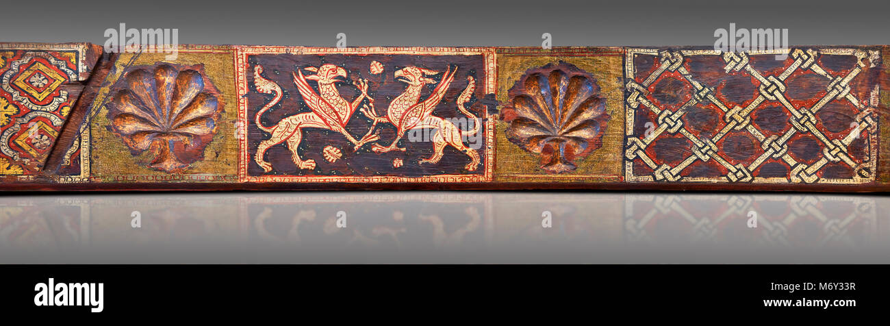 Panneaux décoratifs faisceau peint gothique avec un syalise et griffons sculptés arbres, Tempera sur bois. Musée national d'Art Catalan (MNAC), Barcelone, Spai Banque D'Images
