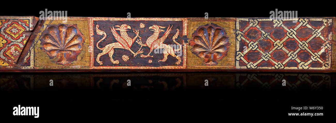 Panneaux décoratifs faisceau peint gothique avec un syalise et griffons sculptés arbres, Tempera sur bois. Musée national d'Art Catalan (MNAC), Barcelone, Spai Banque D'Images
