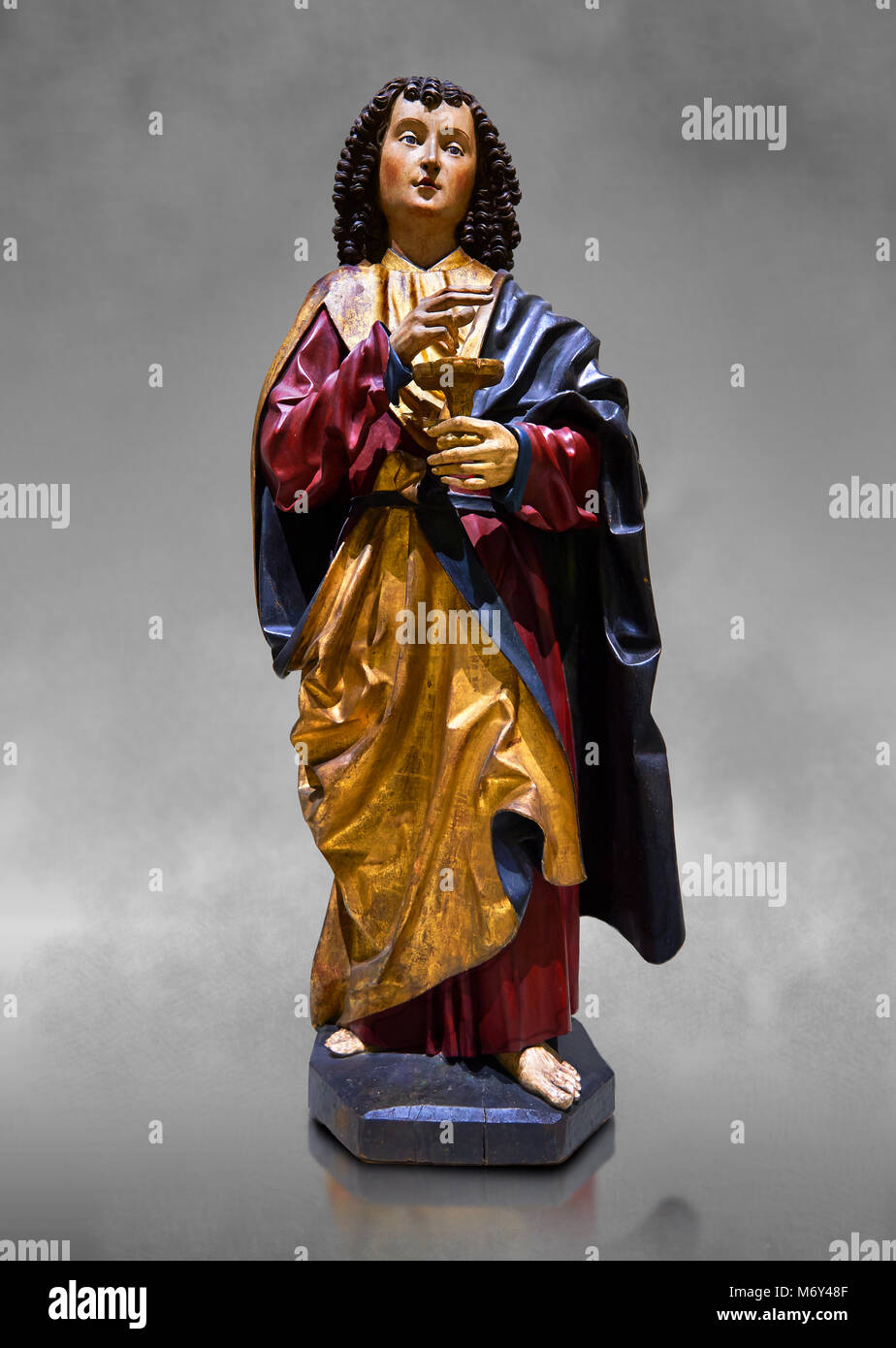 Statue en bois gothique de Sant Joan Evangelista (Jean l'Évangéliste) de Gremany, vers 1500, tempera sur bois et feuille d'or. Musée national de Catal Banque D'Images