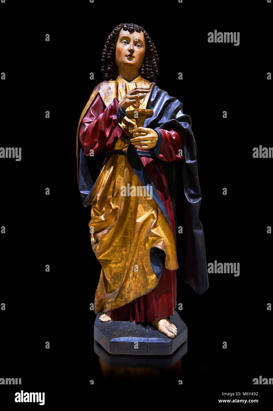 Statue en bois gothique de Sant Joan Evangelista (Jean l'Évangéliste) de Gremany, vers 1500, tempera sur bois et feuille d'or. Musée national de Catal Banque D'Images