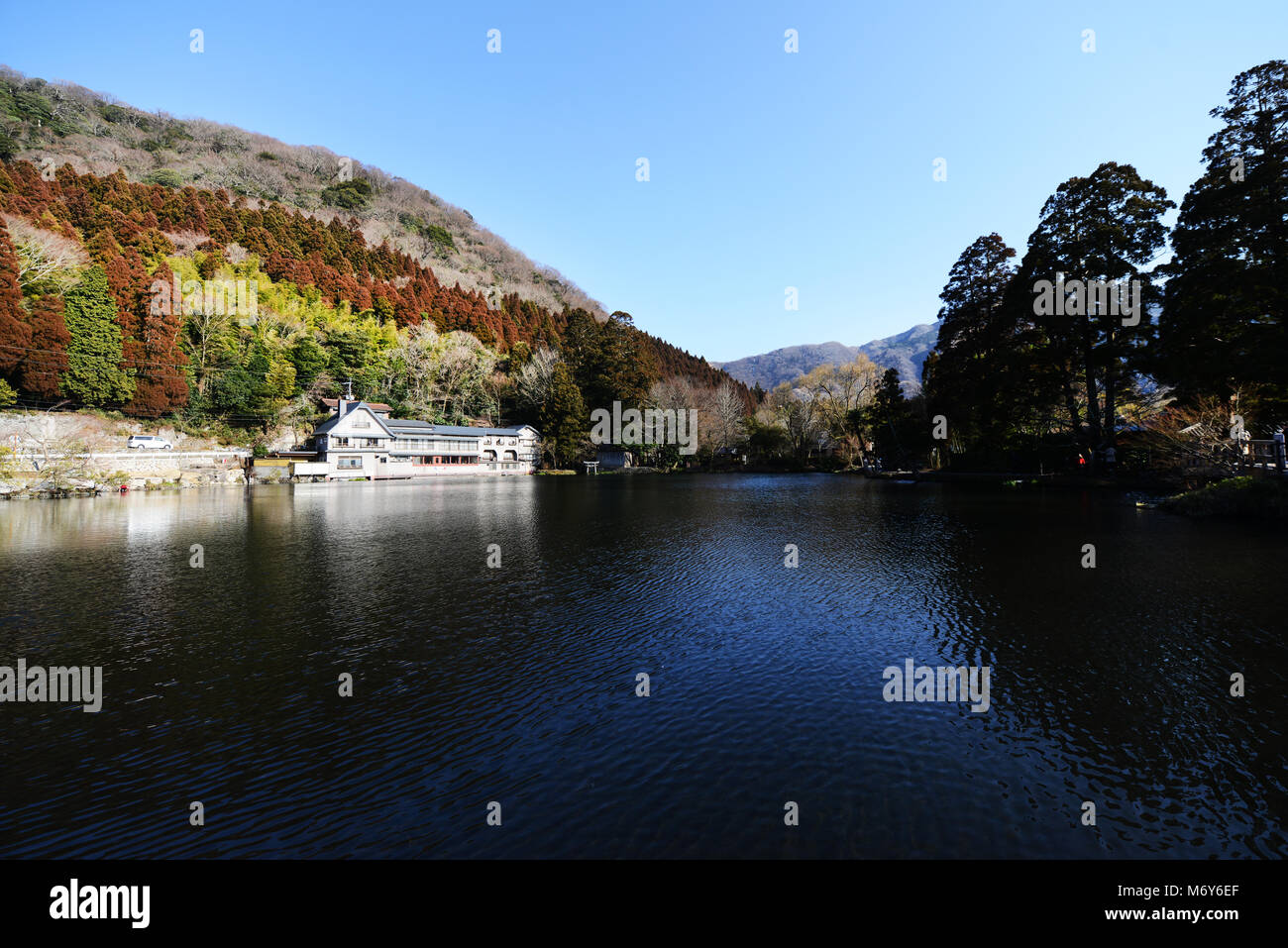 Lac Kinrin de Yufu, la préfecture d'Oita, Japon. Banque D'Images