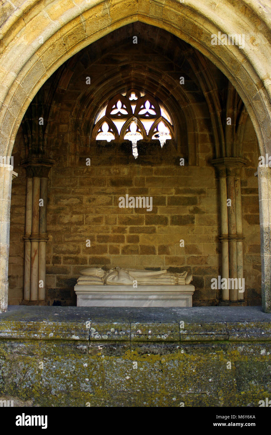 Tombe au cloître de la cathédrale d'Evora (Alentejo, Portugal Banque D'Images