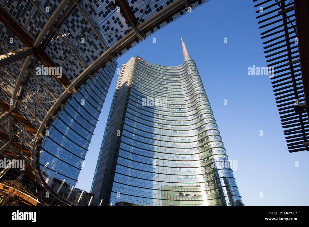 MILAN, ITALIE MARS 28, 2017 - Vue de la tour d'Unicredit, dans Gae Aulentis Square, les soirées d'entreprises près de la gare de Garibaldi Banque D'Images