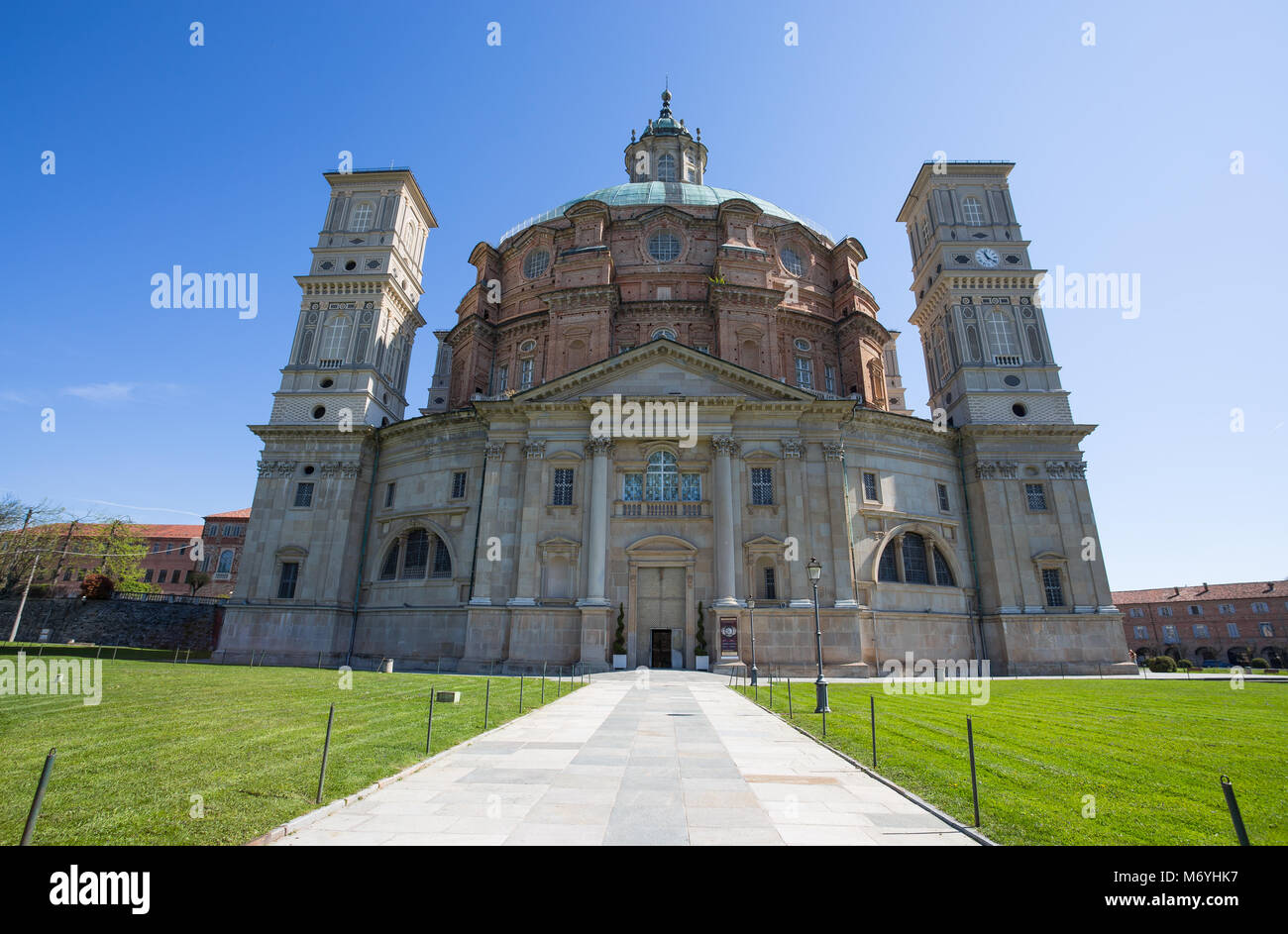 VICOFORTE, ITALIE 11 AVRIL 2017 - Sanctuaire de Vicoforte, province de Cuneo, Piémont, Italie, le plus grand dôme elliptique dans le monde. Banque D'Images