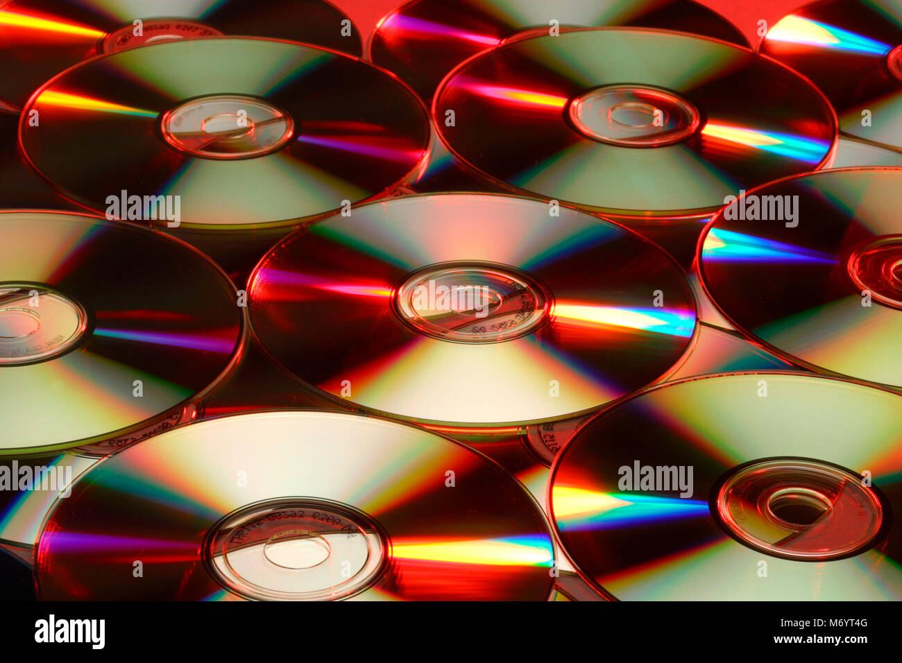 Effets de réfraction colorés sur disques compacts Banque D'Images