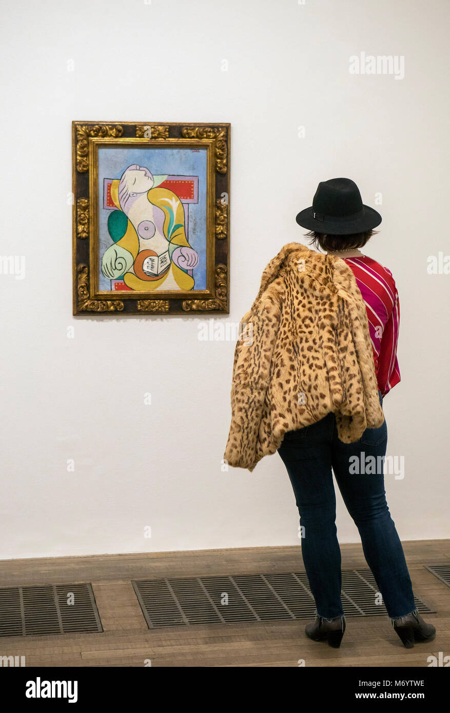 1932 Picasso : l'amour, la gloire ; tragédie ; exposition au Tate Modern, Londres : Lecture,1931 Banque D'Images