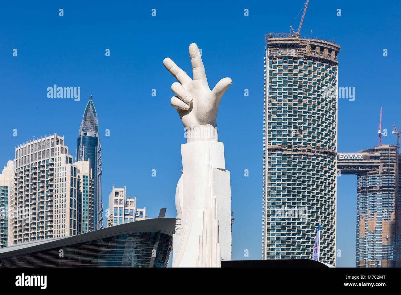 Statue de trois doigts dans le parc Burj Khalifa à Dubaï. Banque D'Images
