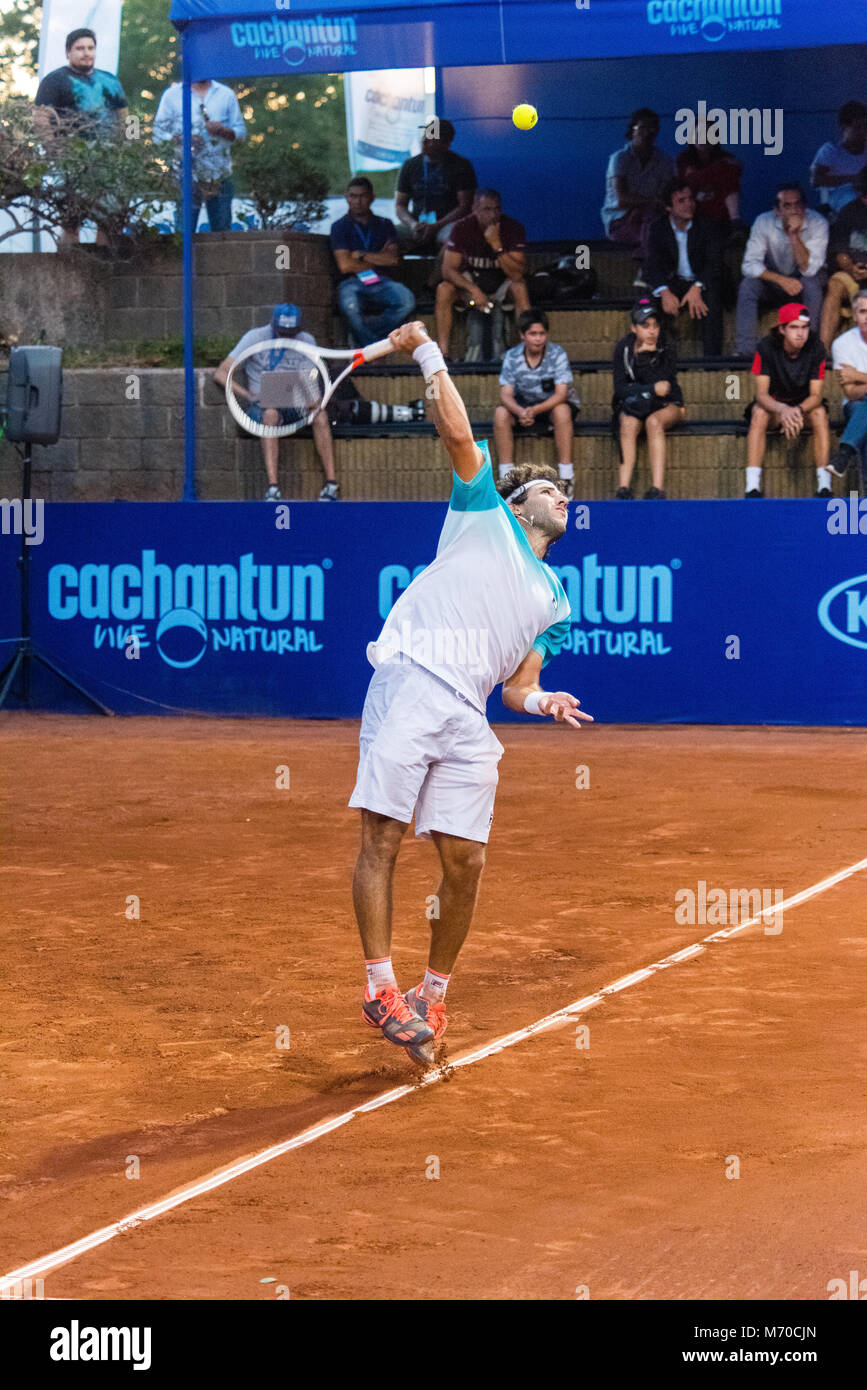 304 Rang ATP 2018-03-07. 24 ans, 168 Lbs. (5'10' de hauteur. Argentiinia, Buenos Aires. Cachantun Challenger, ronde de 32, 7-6 ; 3-6, et 6-4. Match gagné. Banque D'Images