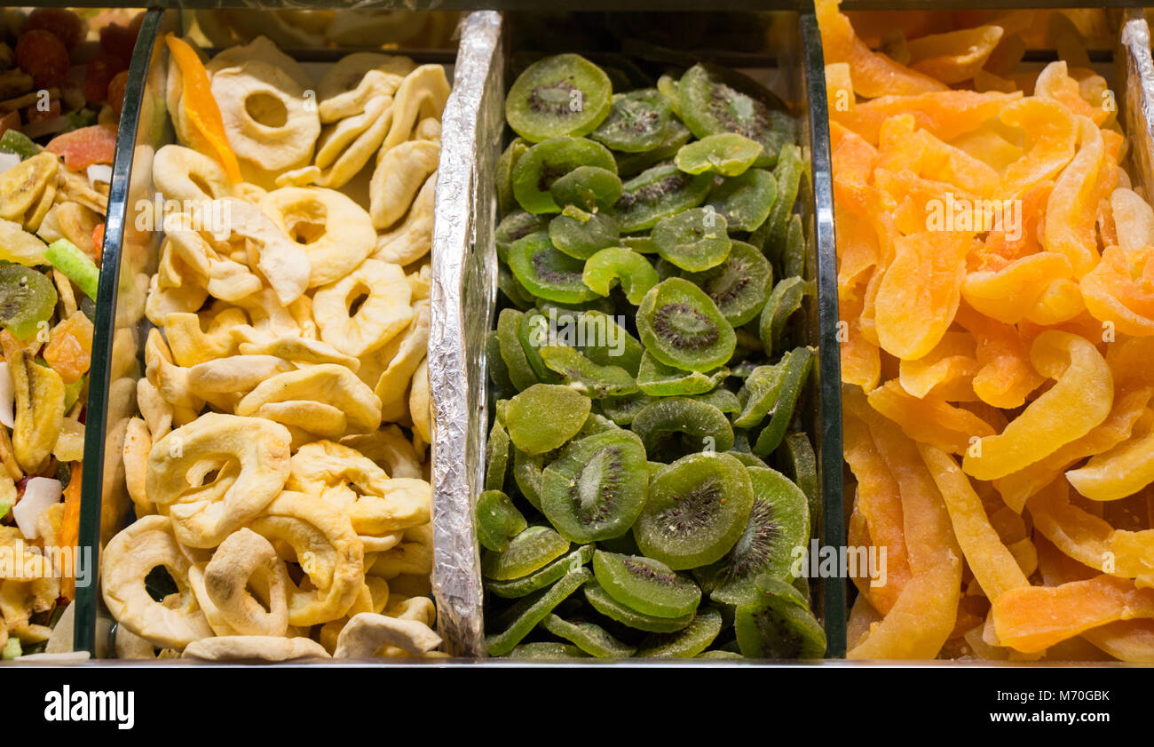 Fruits secs de divers trier est vendu dans un marché Banque D'Images