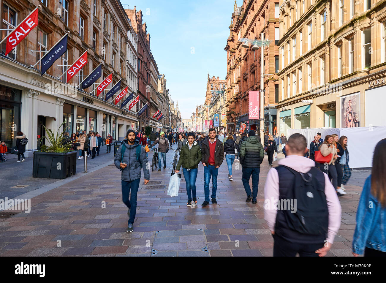 Buchanan Street est la principale rue commerçante de Glasgow, ici montré au cours de la période de vente. Banque D'Images