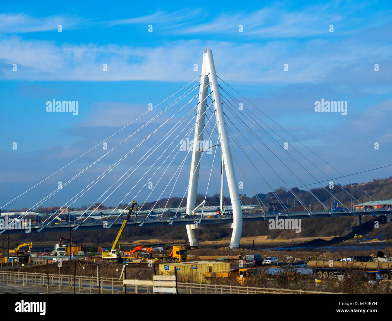 Le nord de Spire à haubans d'un pont routier sur la rivière Wear à Sunderland en construction Banque D'Images