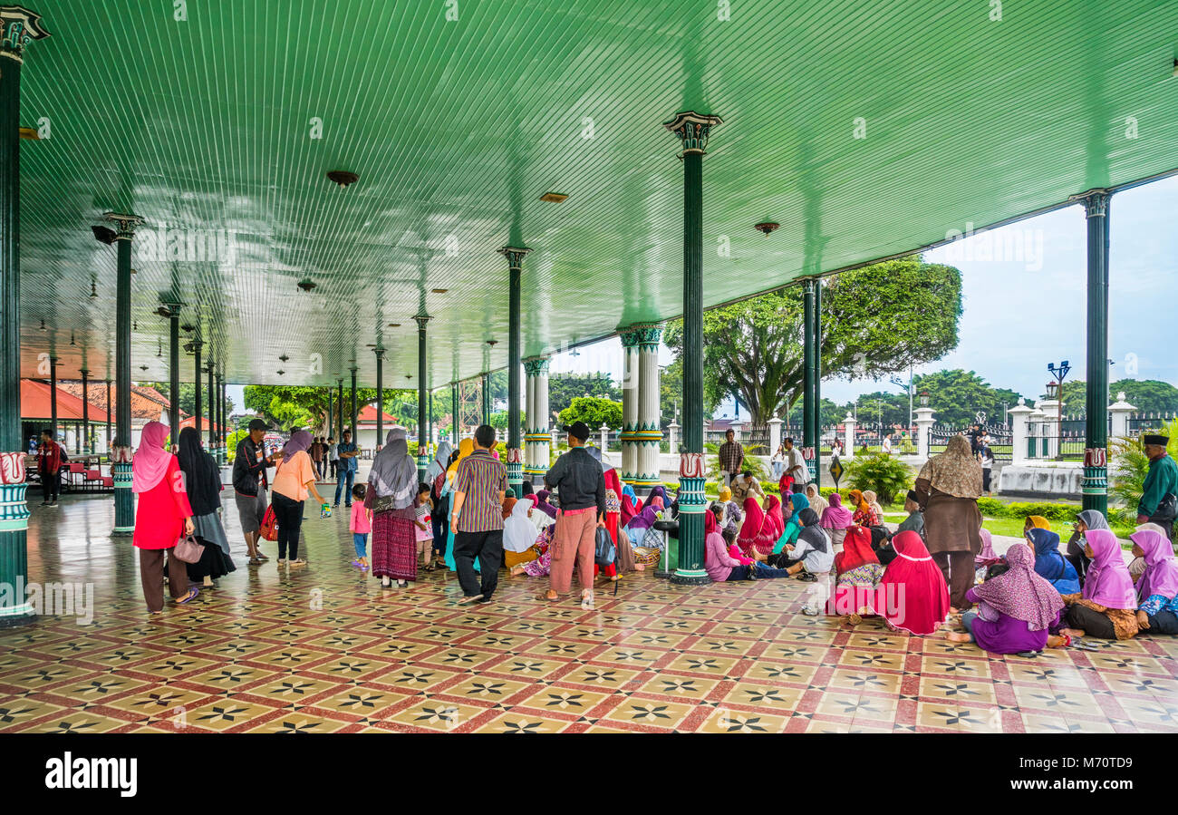 Rassemblement à Siti Hinggal Utara, great northern Pagelaran salle ouverte du Kraton de Yogyakarta, le palais et le siège principal du Sultan de Yogyakarta, ce Banque D'Images