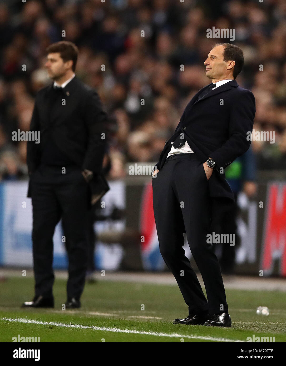 La Juventus manager Massimiliano Allegri sur le banc de touche lors de la Ligue des Champions tour de 16, deuxième match aller au stade de Wembley, Londres. Banque D'Images