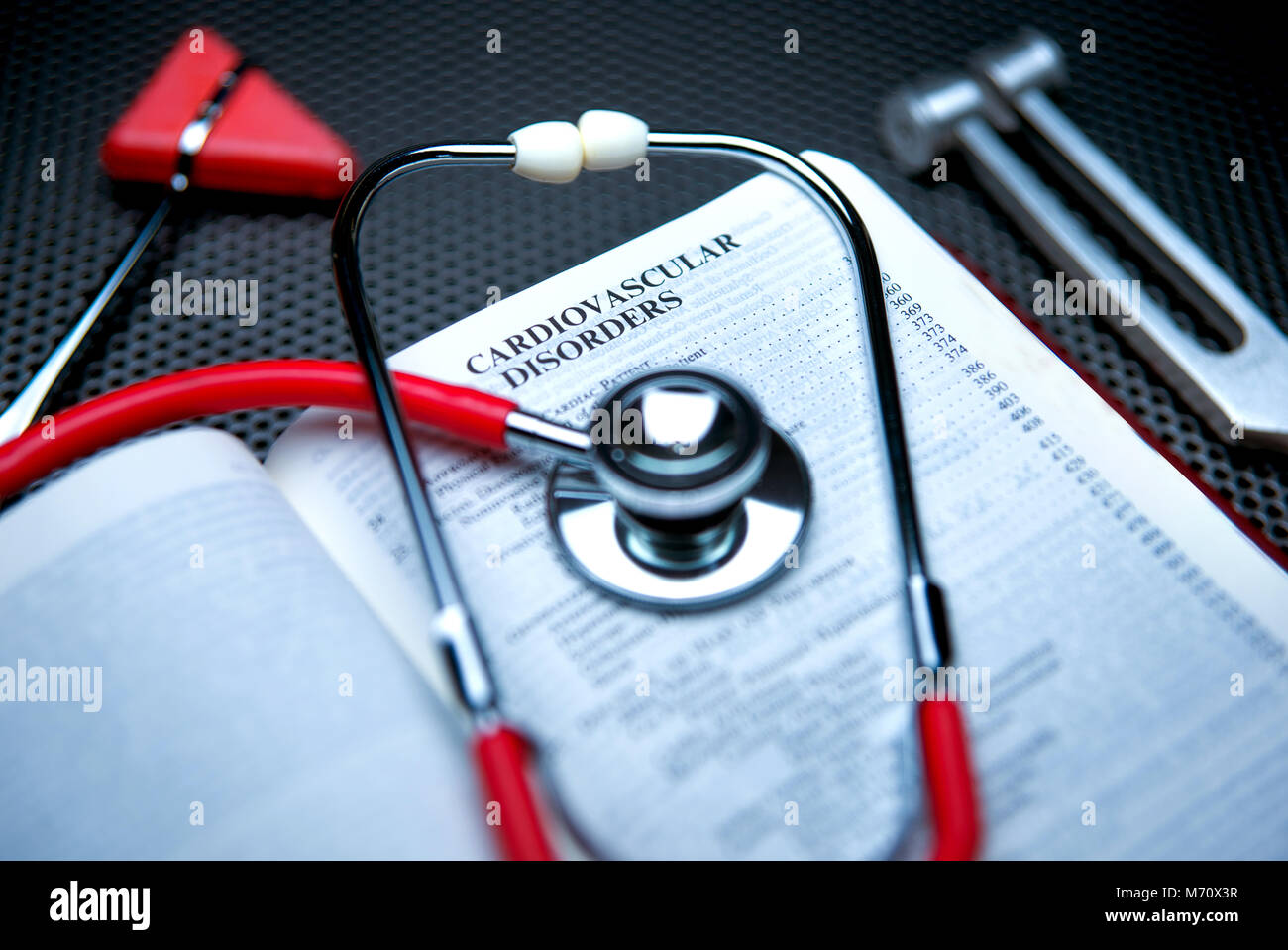 Montréal, Canada, 7 mars 2018,. Stéthoscope sur un livre de diagnostic médical.Credit:Mario Beauregard/Alamy Live News Banque D'Images