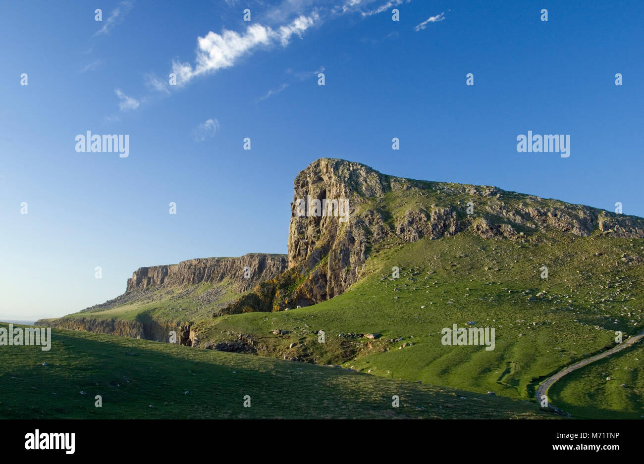 Des rock face à Neist point, Laval, île de Skye, Écosse, Mai Banque D'Images