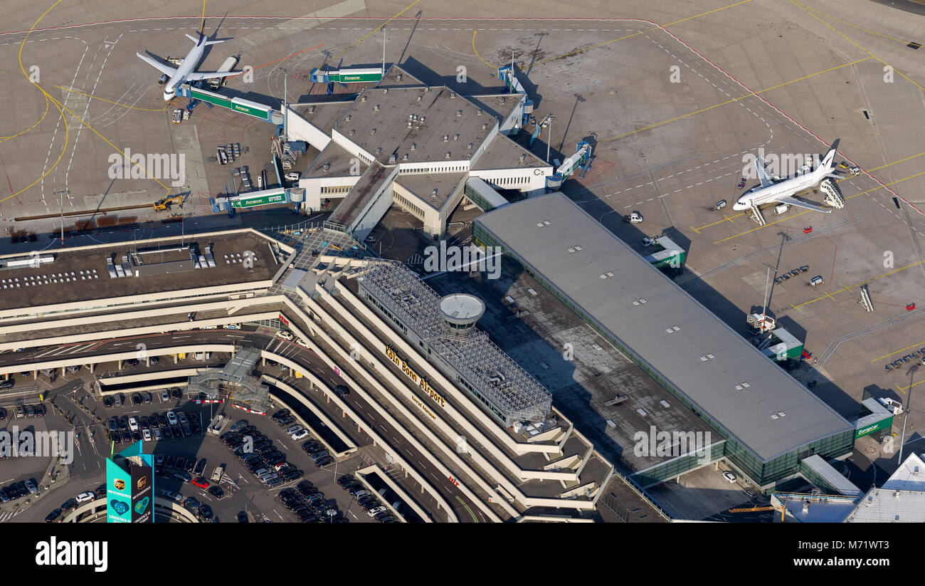 Vue aérienne, l'aéroport de Cologne / Bonn - Konrad Adenauer, l'aéroport de Cologne-Bonn, d'aéronefs à l'arrivée les doigts, tablier, tablier de l'aéroport, Terminal 2 de Konrad- Banque D'Images