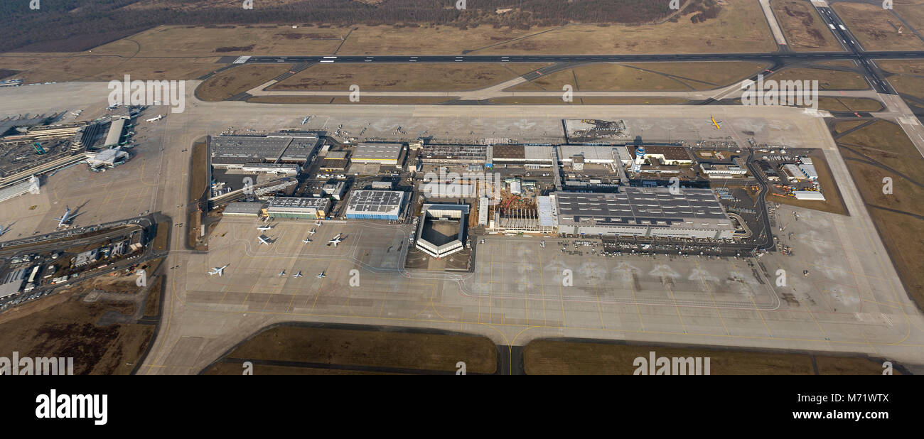 Vue aérienne, Centre Logistique de fret avec tour, l'aéroport de Cologne / Bonn - Konrad Adenauer, l'aéroport de Cologne-Bonn, d'aéronefs à l'arrivée dans les doigts, un tablier, un Banque D'Images