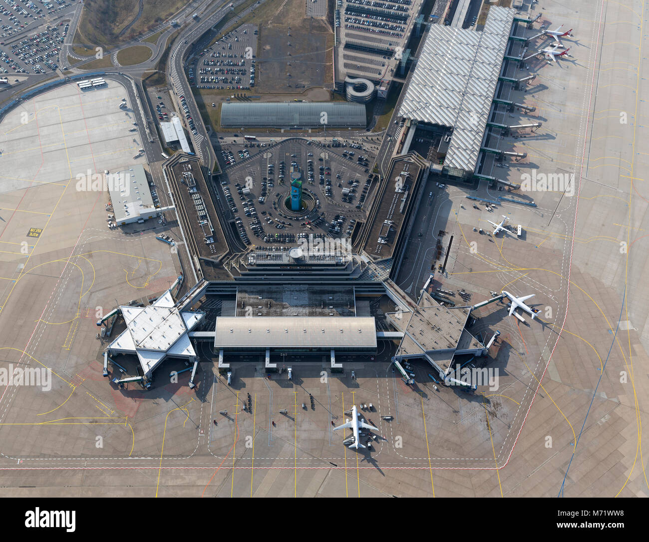L'aéroport de Cologne / Bonn - Konrad Adenauer, l'aéroport de Cologne-Bonn, d'aéronefs à l'arrivée les doigts, tablier, tablier de l'aéroport, le Terminal 2 de l'Konrad-Adenauer- Banque D'Images