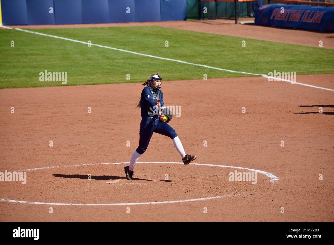 Pitcher à un match de balle rapide, dans l'Illinois Banque D'Images