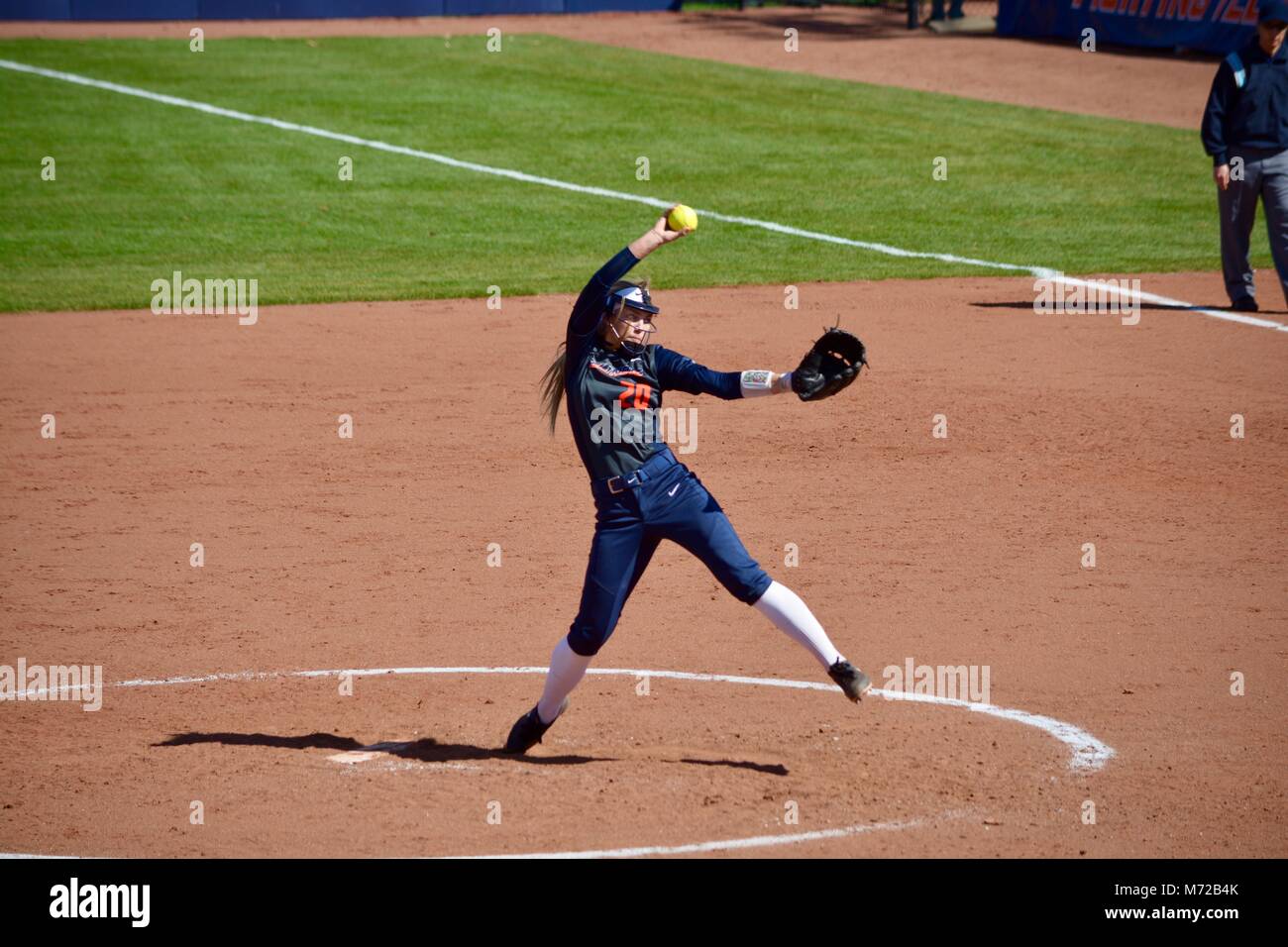 Pitcher à un match de balle rapide, dans l'Illinois Banque D'Images