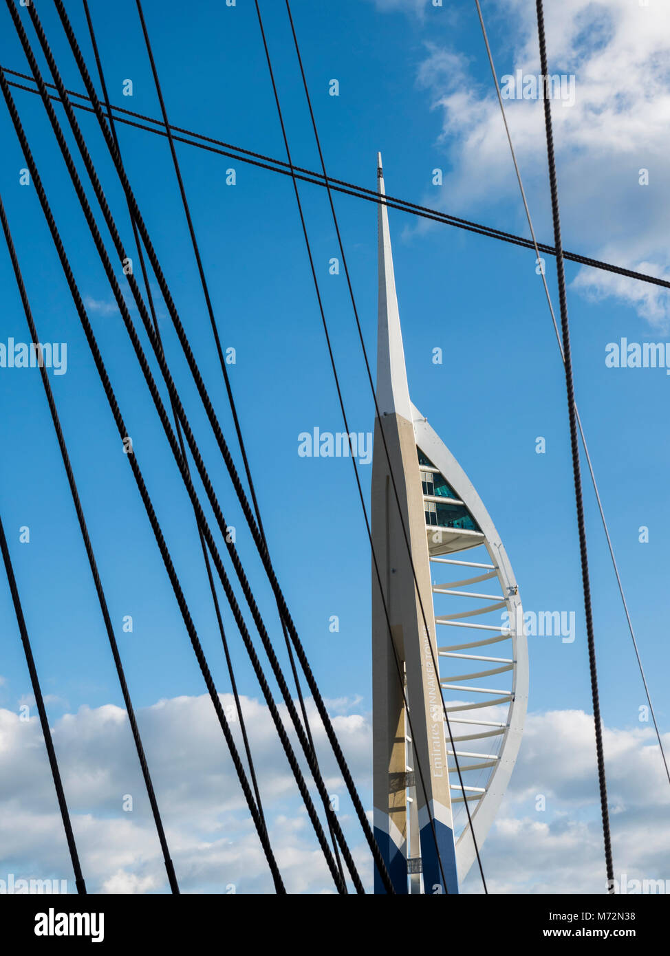 La Spinnaker Tower, une tour d'observation de 560ft de haut en Portsmouth, Hampshire, Angleterre Banque D'Images