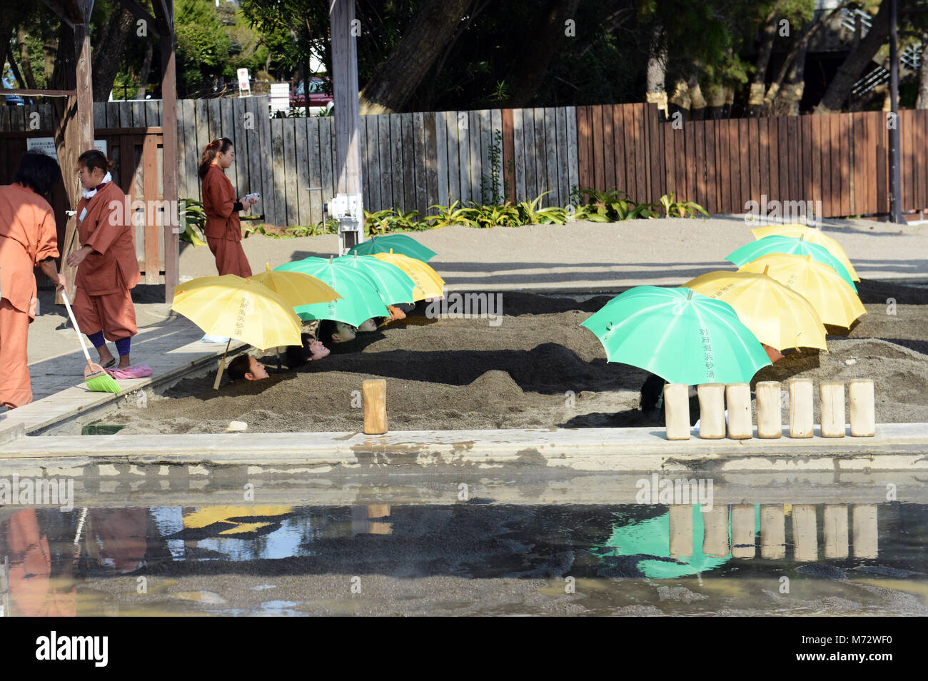 Un bain de sable à Kamegawa onsen à l'océan à Beppu. Banque D'Images