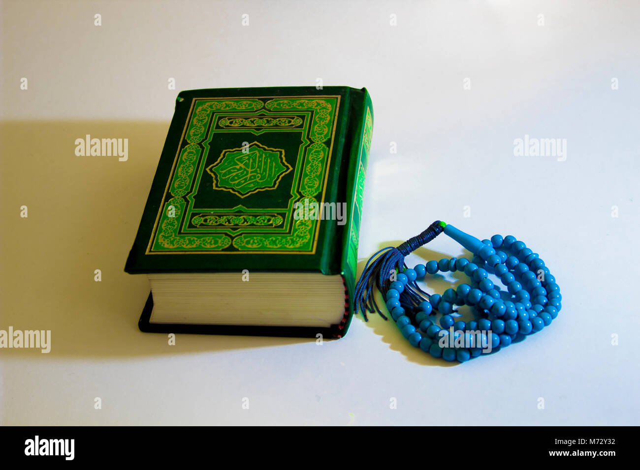 Le livre saint des musulmans est Coran Banque D'Images