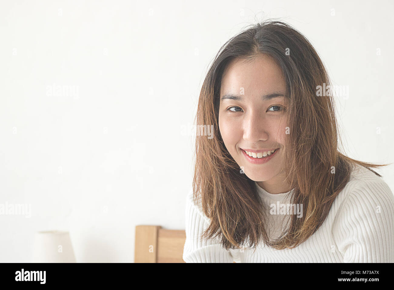 Belles femmes asiatiques réveil le matin Banque D'Images