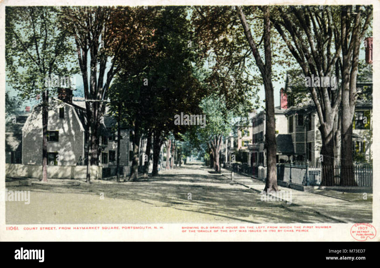 Court Street, vue depuis Haymarket Square, présente l'Old Oracle House, un site historique important pour l'urbanisme et l'histoire locale. Banque D'Images