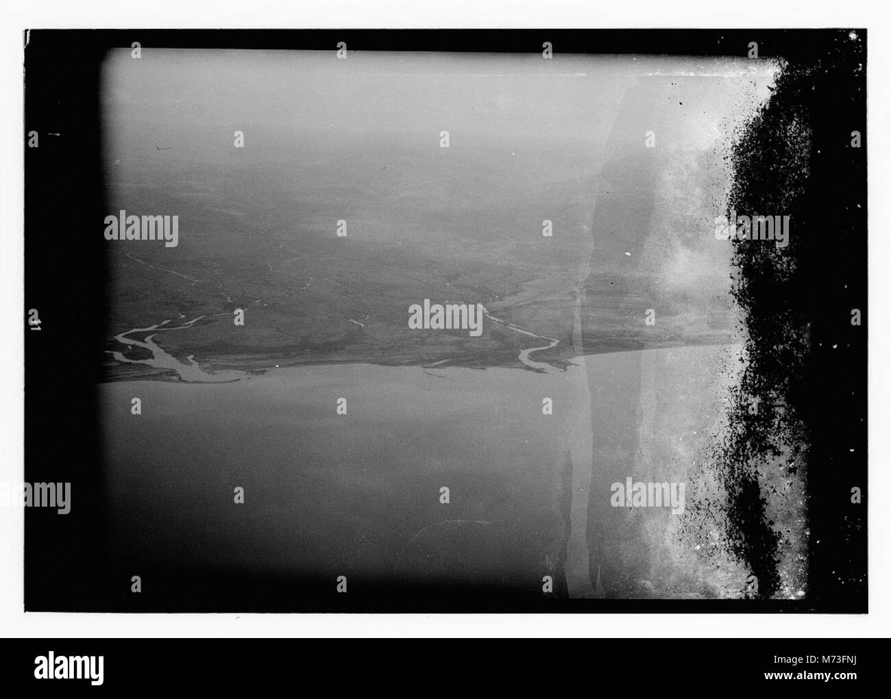 Photographies aériennes capturant la mer de Galilée, Jérusalem, le Jourdain et Amman, offrant une vue unique de ces lieux historiques d'en haut. La photo offre un aperçu de la géographie de la région. Banque D'Images