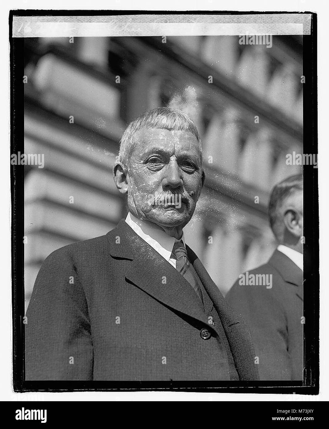 Elihu Root était un avocat américain influent, diplomate et homme d'État. Il a servi comme secrétaire à la Guerre des États-Unis et plus tard comme secrétaire d'État, jouant un rôle clé dans la politique étrangère américaine du début du XXe siècle. Root a reçu le prix Nobel de la paix en 1912 pour ses efforts dans la diplomatie internationale et l'arbitrage. Banque D'Images