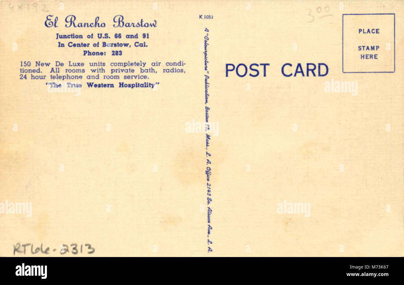 Une photo historique d'El Rancho Barstow, capturant l'architecture emblématique de style ranch et le paysage rustique typique des ranchs californiens au début du XXe siècle. Banque D'Images