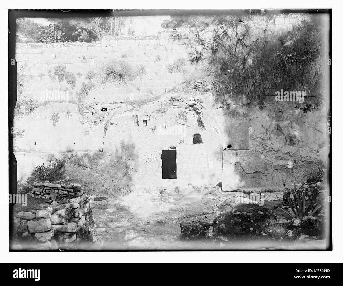 Cette image montre l'extérieur du tombeau du jardin à Jérusalem, un site considéré par certains chrétiens comme le lieu de sépulture de Jésus. C'est un site important pour les pèlerins religieux. Banque D'Images