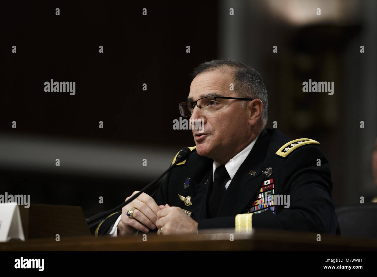 Washington, District de Columbia, Etats-Unis. Mar 8, 2018. M. le général Curtis SCAPARROTTI, commandant du United States European Command de l'OTAN et le Commandant suprême des forces alliées en Europe, témoigne devant le comité sénatorial des forces armées au cours d'une audience sur l'exercice 2019 Loi sur l'autorisation de la Défense sur la colline du Capitole à Washington, DC Crédit : Alex Edelman/ZUMA/Alamy Fil Live News Banque D'Images