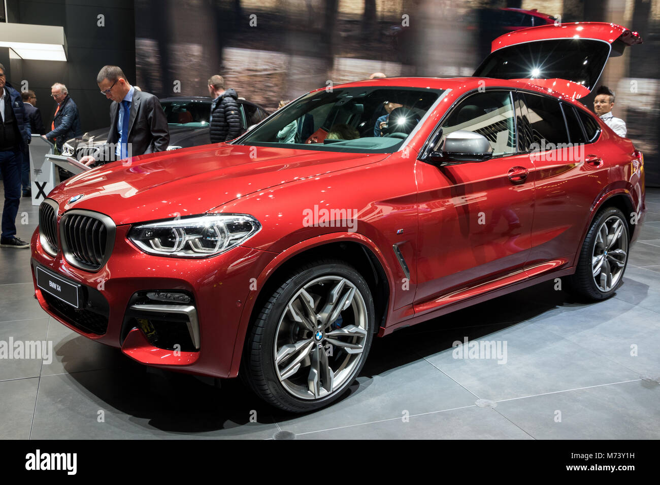 Bmw x4 Banque de photographies et d'images à haute résolution - Alamy