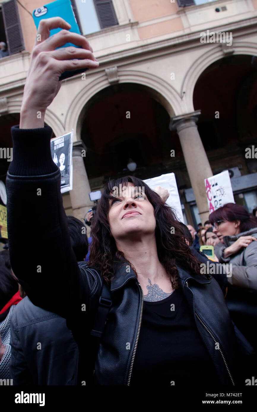 Rome, Italie. Mar 8, 2018. Asia Argento, la première femme qui a dénoncé pour être violées par Harvey Weinstein, suivie de nombreuses autres actrices Roma 08/03/2018. Marcia delle Donne à l'occasione della Festa della donna, contro la violenza e per i Diritti delle donne. Le 8 mars 2018 à Rome. Marche des femmes à Rome, # WeToo, # WeToogether, dans l'occasion de la Journée internationale de la femme (JIF). Foto Samantha Zucchi Insidefoto insidefoto Crédit : srl/Alamy Live News Banque D'Images