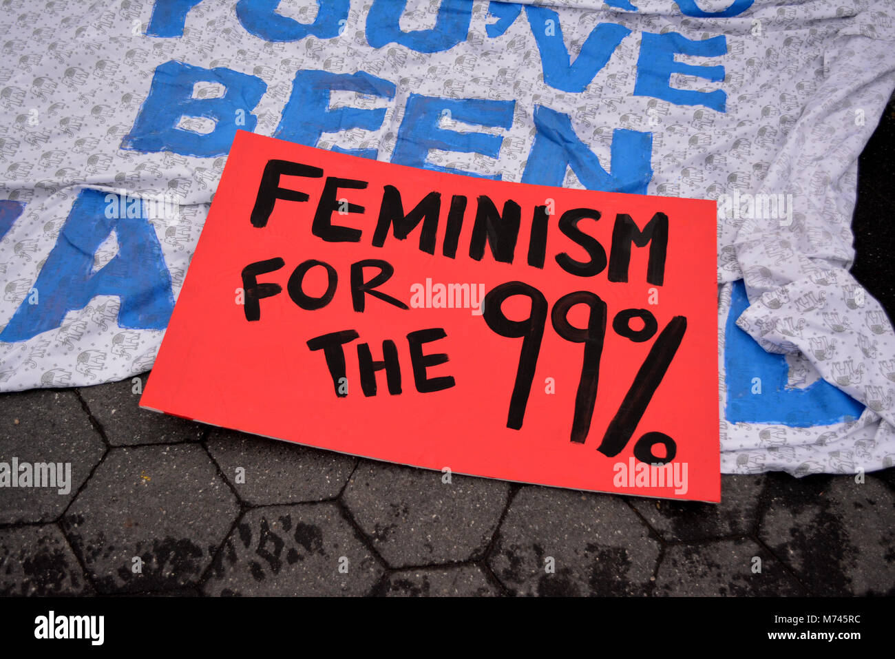 New York, USA. 8 mars, 2018. La Journée internationale des femmes à Union Square à New York. Crédit : Christopher Penler/Alamy Live News Banque D'Images