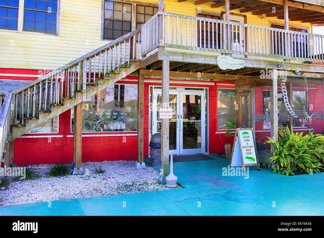 Gator farm sanctuary et bâtiment d'accès près de Everglades City dans le sud de la Floride, USA Banque D'Images