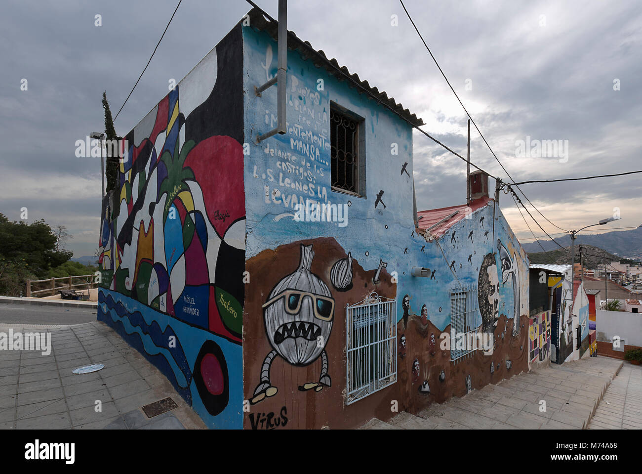 Orihuela, Espagne. 26 février 2018 : peintures murales de San Isidro en hommage à Miguel Hernandez dans la ville d'Orihuela, province d'Alicante, Espagne. Banque D'Images