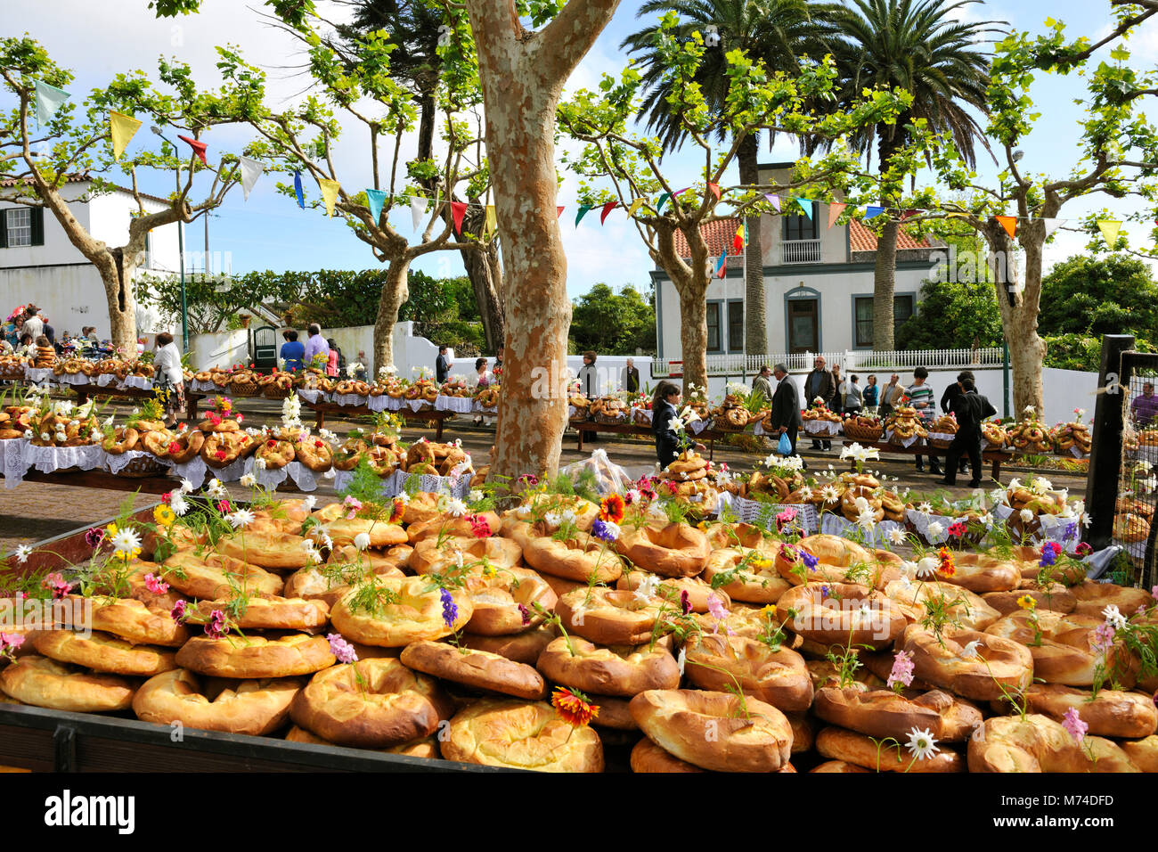 Esprit Saint (Espirito Santo) festivités à Criação Velha. Ce genre de pain, appelé Rosquilhas, est un délice. Pico, Açores, Portugal Banque D'Images