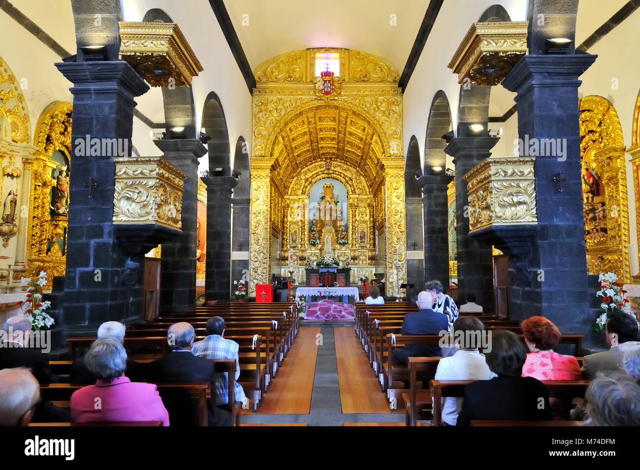 Intérieur de l'Motherchurch de Madalena. Esprit Saint (Espirito Santo) festivités. Pico, Açores, Portugal Banque D'Images