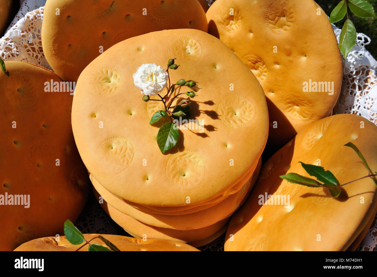 Esprit Saint (Espirito Santo) festivités à Bandeiras. Ce genre de pain, appelé Vésperas, est un délice. Pico, Açores, Portugal Banque D'Images